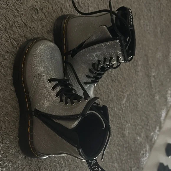 Dr. Martens Metallic Boots Toddler Size 8 - Picture 4 of 8